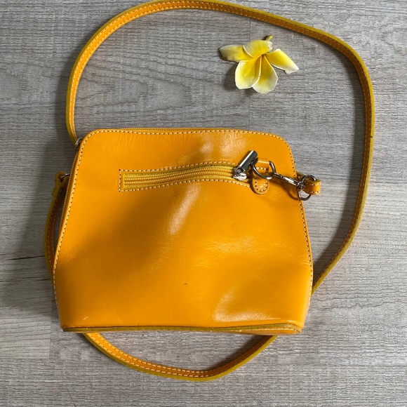 Vera Pelle yellow mini crossbody shoulder bag - Picture 5 of 12